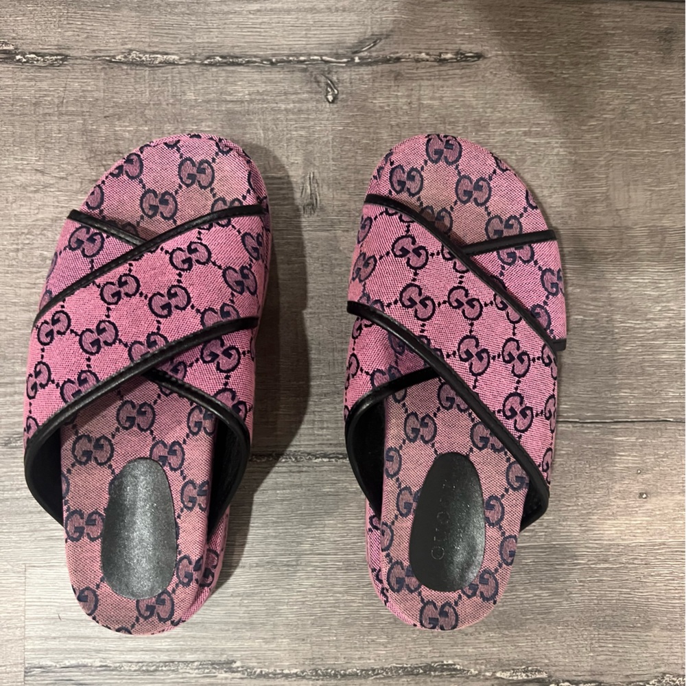 Gucci Platform Sandals! 🎀
